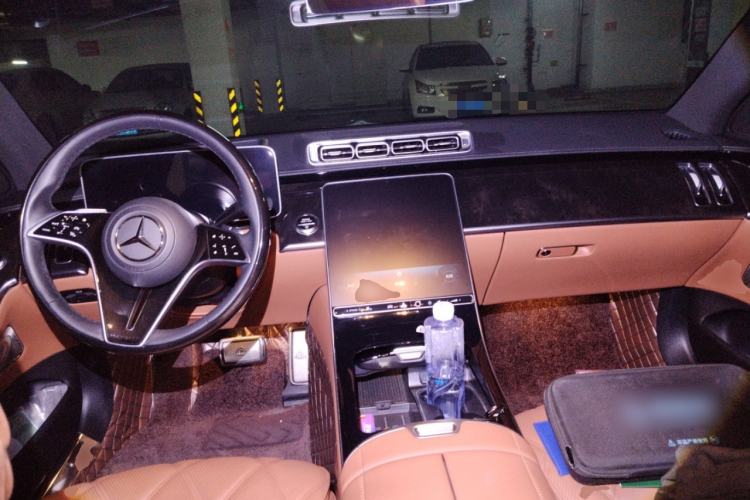 Used Mercedes-Benz Maybach S-Class 2025 S 480 4MATIC Center Console