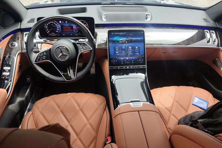 Used Mercedes-Benz Maybach S-Class 2025-Year Restyled S 480 4MATIC Center Console