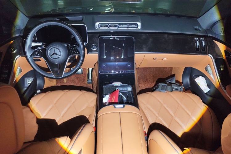 Used Mercedes-Benz Maybach S-Class 2025-Year Restyled S 480 4MATIC Center Console