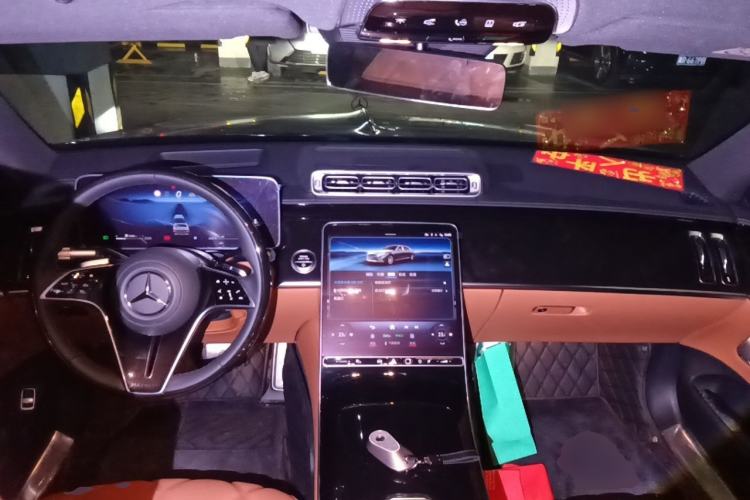 Used Mercedes-Benz Maybach S-Class 2025 S 480 4MATIC Center Console