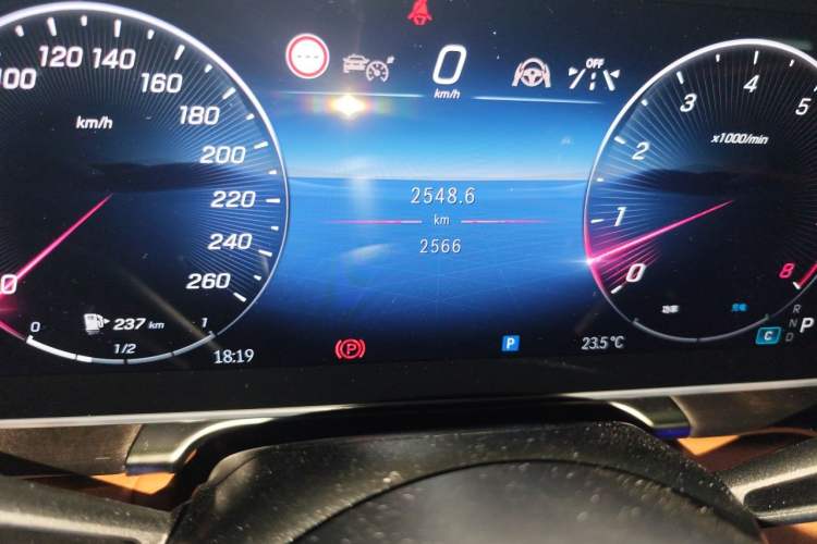 Used Mercedes-Benz Maybach S-Class 2025-Year Restyled S 480 4MATIC Odometer Close Up