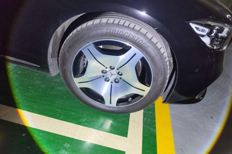 Used Mercedes-Benz Maybach S-Class 2025-Year Restyled S 480 4MATIC Right Front Wheel Hub