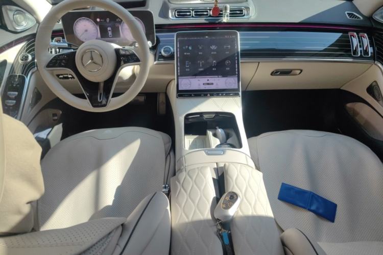 Used Mercedes-Benz Maybach S-Class 2025-Year Restyled S 480 4MATIC Center Console