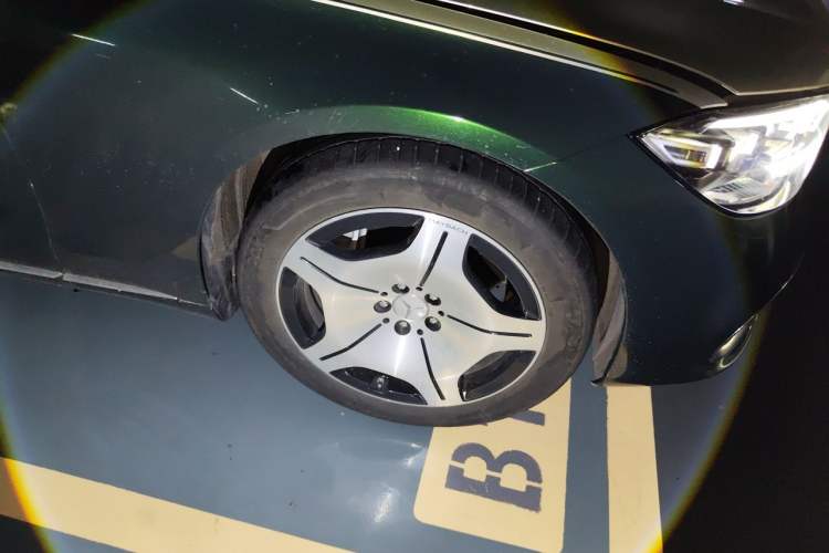 Used Mercedes-Benz Maybach S-Class 2025 S 480 4MATIC Right Front Wheel Hub