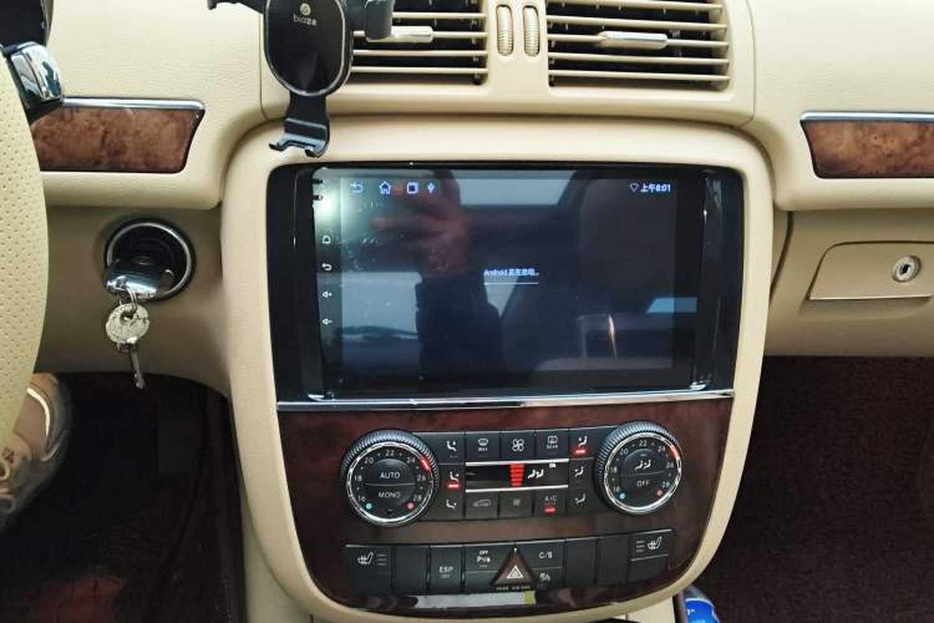Used Mercedes-Benz R-Class 2007 R 500 L 4MATIC Audio And AC Panel