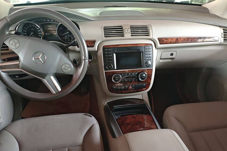 Used Mercedes-Benz R-Class 2007 R 350 L 4MATIC Center Console