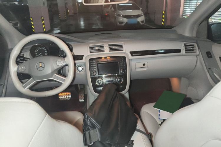Used Mercedes-Benz R-Class 2007 R 350 L 4MATIC Center Console