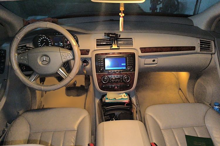 Used Mercedes-Benz R-Class 2007 R 350 L 4MATIC Center Console