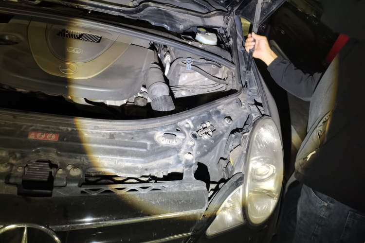 Used Mercedes-Benz R-Class 2007 R 350 L 4MATIC Engine Bay Left