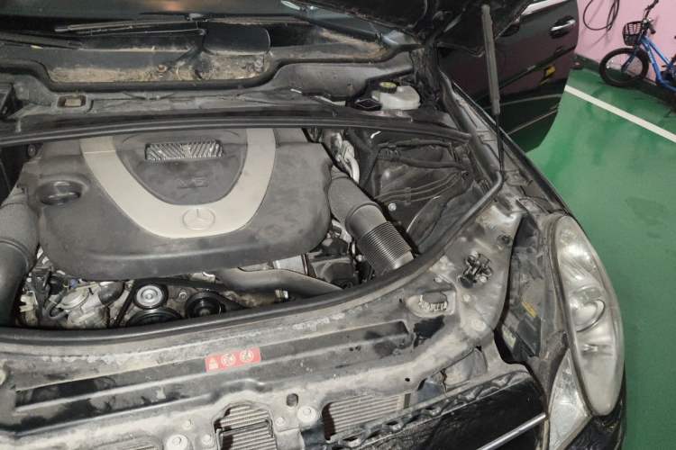Used Mercedes-Benz R-Class 2007 R 350 L 4MATIC Engine Bay Left