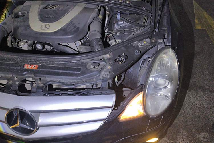 Used Mercedes-Benz R-Class 2007 R 350 L 4MATIC Engine Bay Left