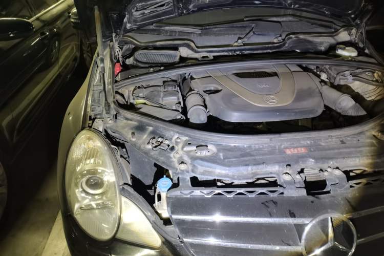 Used Mercedes-Benz R-Class 2007 R 350 L 4MATIC Engine Bay Right