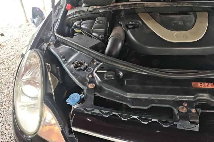 Used Mercedes-Benz R-Class 2007 R 350 L 4MATIC Engine Bay Right