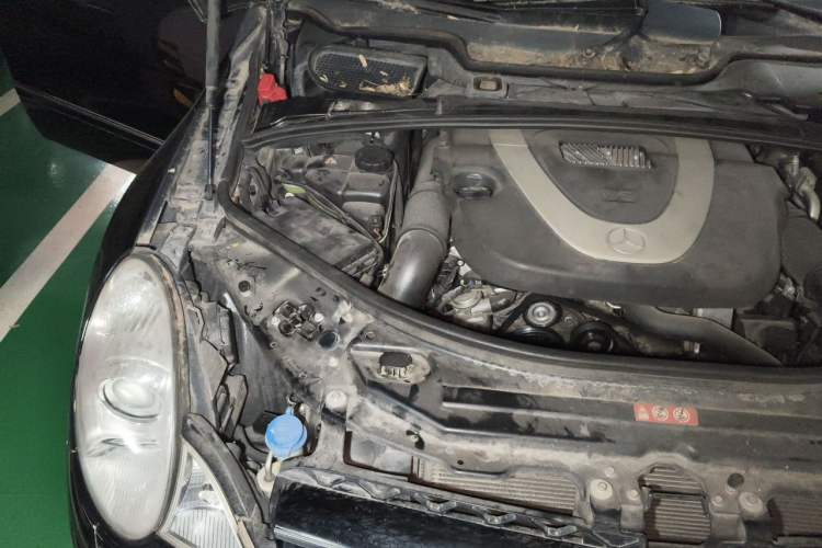 Used Mercedes-Benz R-Class 2007 R 350 L 4MATIC Engine Bay Right
