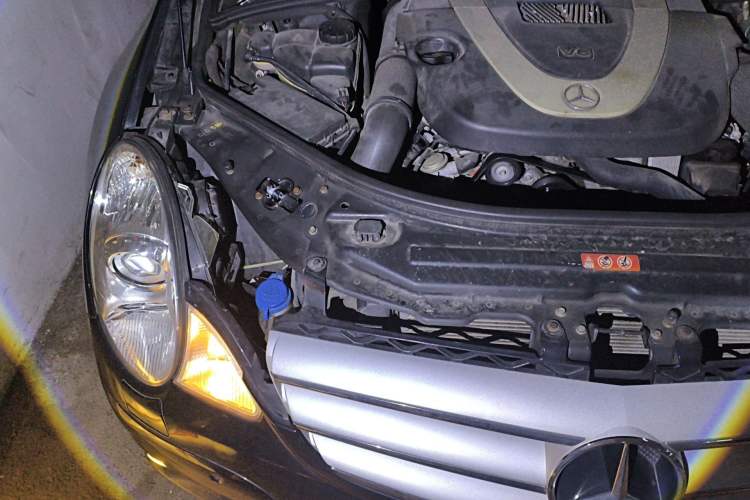 Used Mercedes-Benz R-Class 2007 R 350 L 4MATIC Engine Bay Right