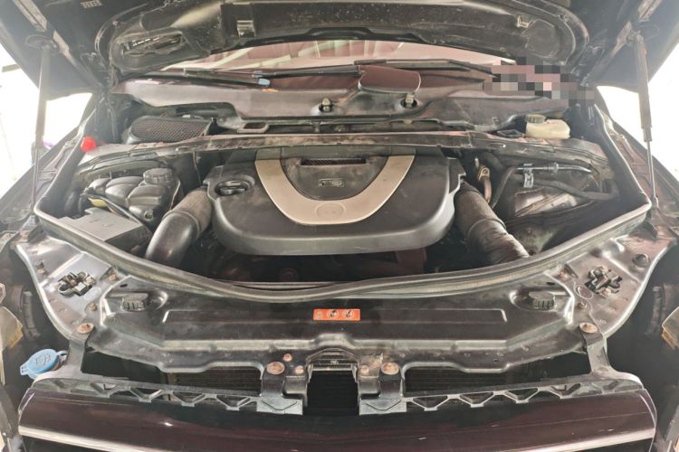 Used Mercedes-Benz R-Class 2007 R 350 L 4MATIC Engine Bay