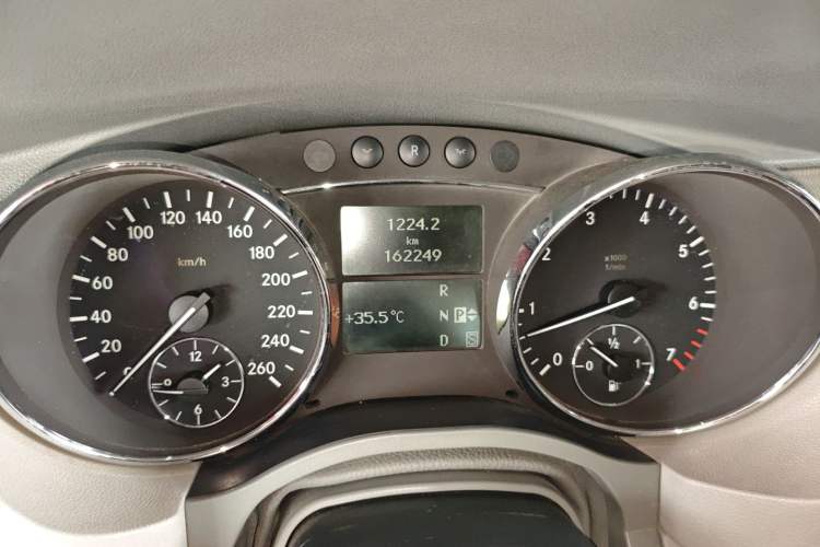 Used Mercedes-Benz R-Class 2007 R 350 L 4MATIC Instrument Cluster
