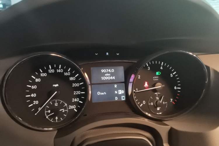 Used Mercedes-Benz R-Class 2007 R 350 L 4MATIC Odometer Close Up