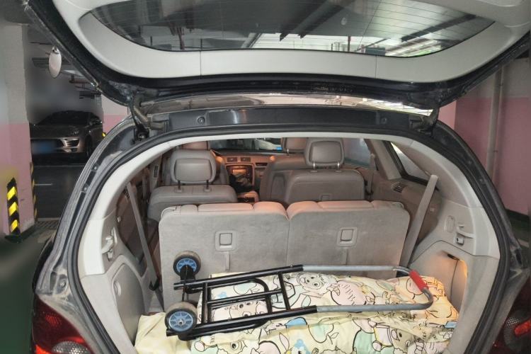 Used Mercedes-Benz R-Class 2007 R 350 L 4MATIC Trunk
