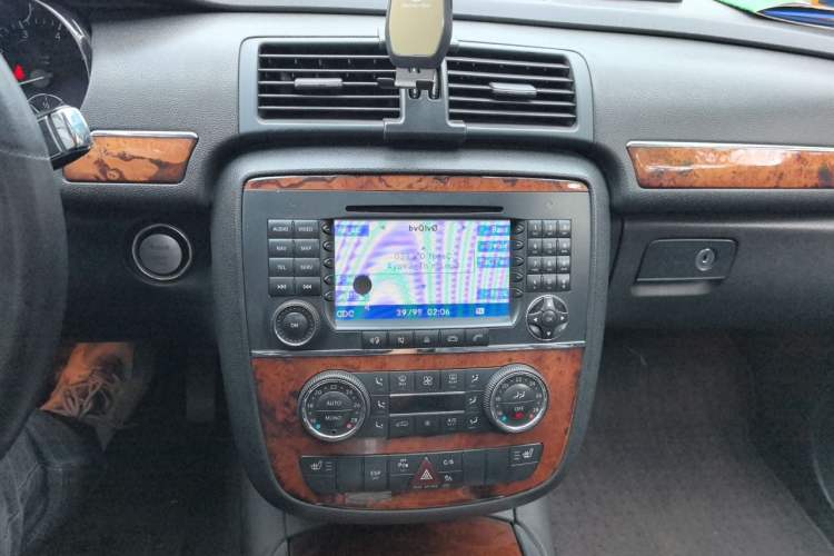 Used Mercedes-Benz R-Class 2007 R 350 L 4MATIC Audio And AC Panel