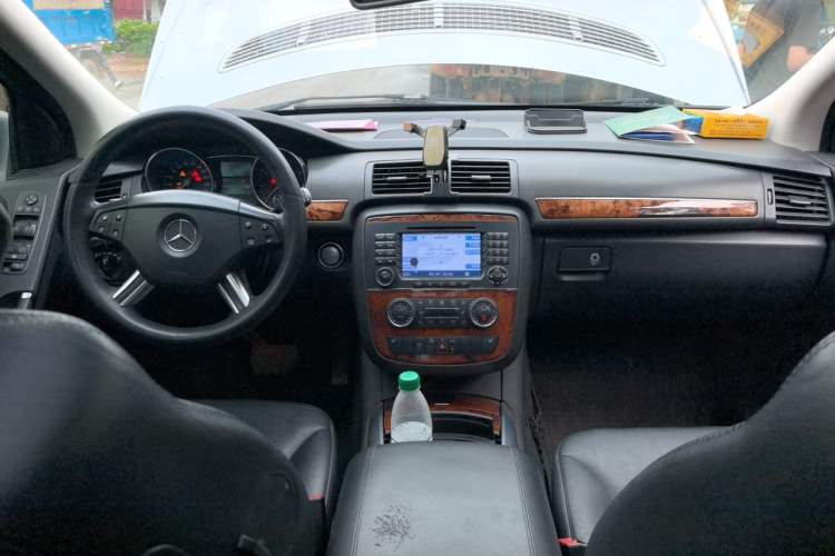 Used Mercedes-Benz R-Class 2007 R 350 L 4MATIC Center Console