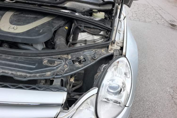 Used Mercedes-Benz R-Class 2007 R 350 L 4MATIC Engine Bay Left