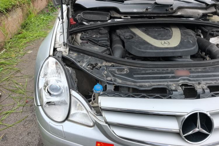 Used Mercedes-Benz R-Class 2007 R 350 L 4MATIC Engine Bay Right