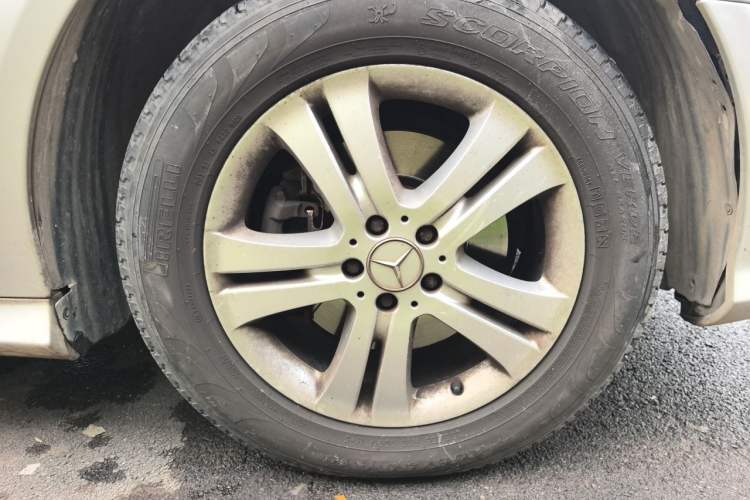 Used Mercedes-Benz R-Class 2007 R 350 L 4MATIC Right Front Wheel Hub