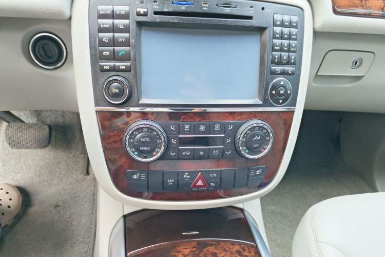Used Mercedes-Benz R-Class 2009 R 300 L Business Model Audio And AC Panel