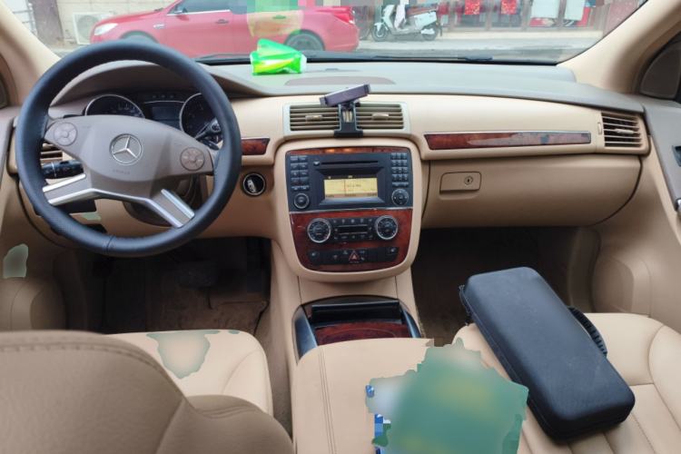 Used Mercedes-Benz R-Class 2009 R 300 L Business Model Center Console