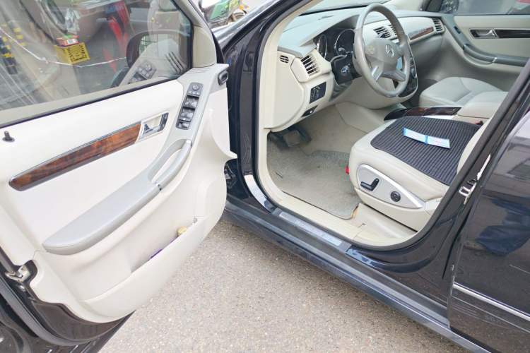 Used Mercedes-Benz R-Class 2009 R 300 L Business Model Driver Seat