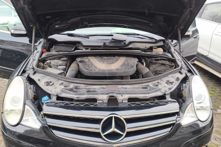 Used Mercedes-Benz R-Class 2009 R 300 L Business Model Engine Bay