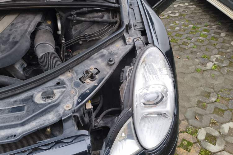 Used Mercedes-Benz R-Class 2009 R 300 L Business Model Engine Bay Left