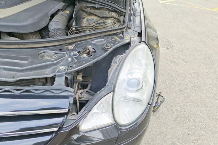 Used Mercedes-Benz R-Class 2009 R 300 L Business Model Engine Bay Left