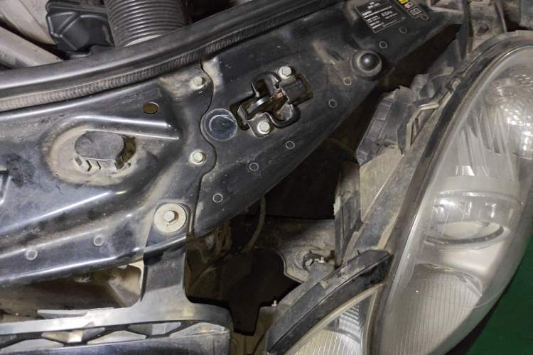 Used Mercedes-Benz R-Class 2009 R 300 L Business Model Engine Bay Left