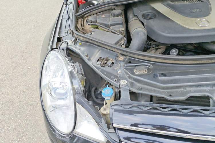 Used Mercedes-Benz R-Class 2009 R 300 L Business Model Engine Bay Right