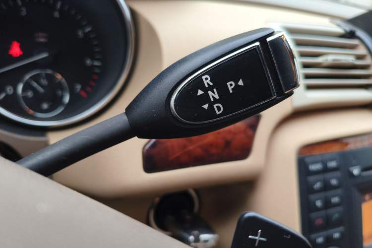 Used Mercedes-Benz R-Class 2009 R 300 L Business Model Gear Lever