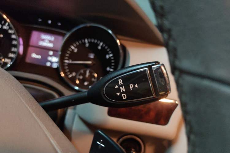 Used Mercedes-Benz R-Class 2009 R 300 L Business Model Gear Lever