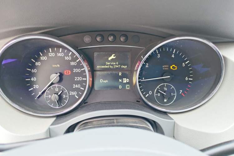 Used Mercedes-Benz R-Class 2009 R 300 L Business Model Instrument Cluster