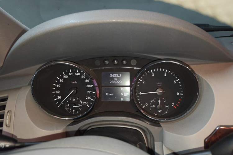 Used Mercedes-Benz R-Class 2009 R 300 L Business Model Instrument Cluster