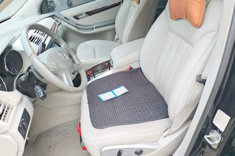 Used Mercedes-Benz R-Class 2009 R 300 L Business Model Left Front Seat