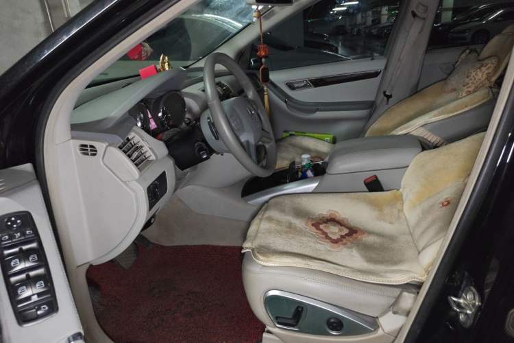 Used Mercedes-Benz R-Class 2009 R 300 L Business Model Left Front Seat