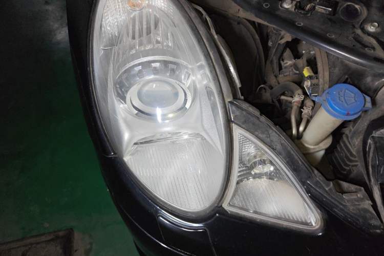Used Mercedes-Benz R-Class 2009 R 300 L Business Model Right Front Headlight