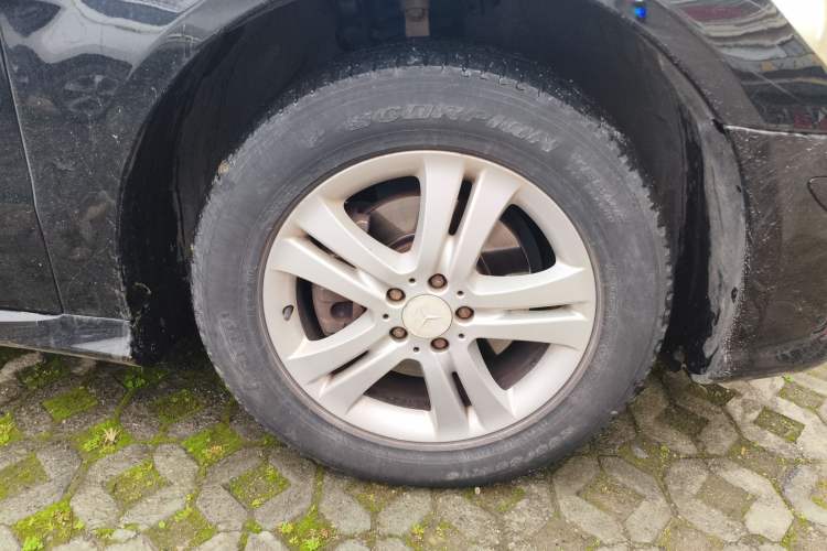 Used Mercedes-Benz R-Class 2009 R 300 L Business Model Right Front Wheel Hub