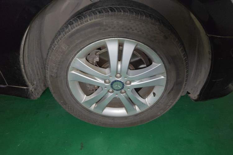 Used Mercedes-Benz R-Class 2009 R 300 L Business Model Right Front Wheel Hub