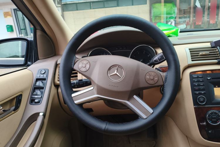 Used Mercedes-Benz R-Class 2009 R 300 L Business Model Steering Wheel