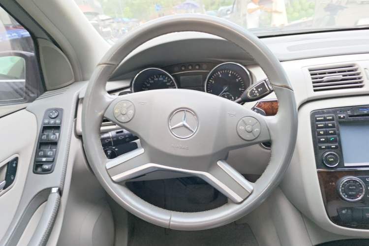 Used Mercedes-Benz R-Class 2009 R 300 L Business Model Steering Wheel