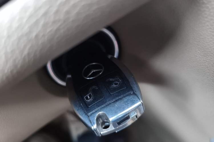 Used Mercedes-Benz R-Class 2009 R 300 L Business Model Vehicle Key