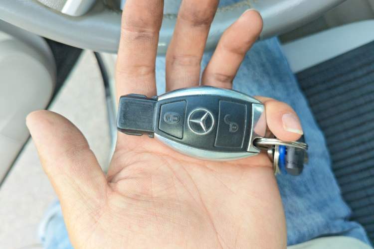 Used Mercedes-Benz R-Class 2009 R 300 L Business Model Vehicle Key