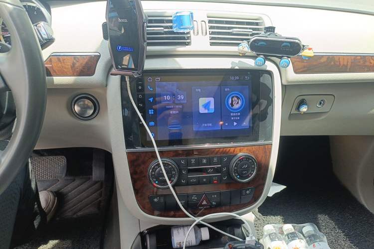 Used Mercedes-Benz R-Class 2010 R 350 L 4MATIC Audio And AC Panel